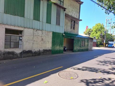 巨昌工程行 - 舊鐵屋外部噴漆