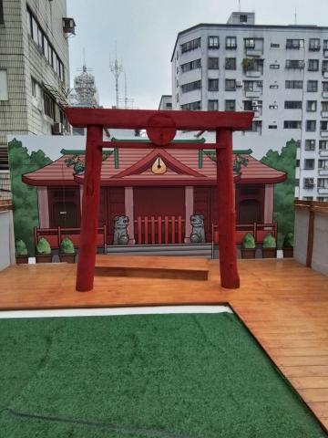 賀品富有限公司 - 客製鳥居，以整支原木搭配古老榫接工法製作