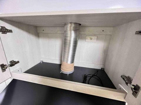 方汴企業行 - 抽油煙機上方櫃體粉塵清潔