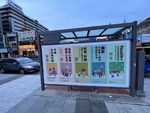 靖場廣告工程有限公司 - 台中公車候車亭