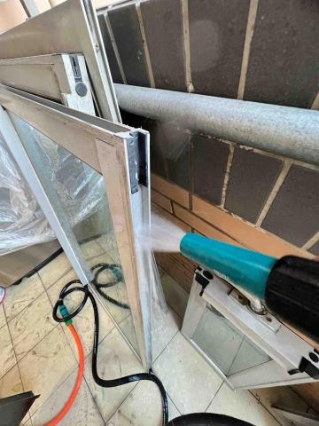 方汴企業行 - 老舊鋁窗拆卸清潔