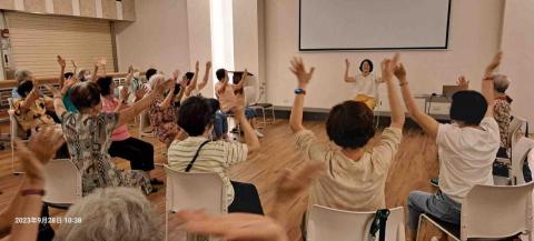 Christy 兔兔老師 - 銀髮族團體班的上課方式