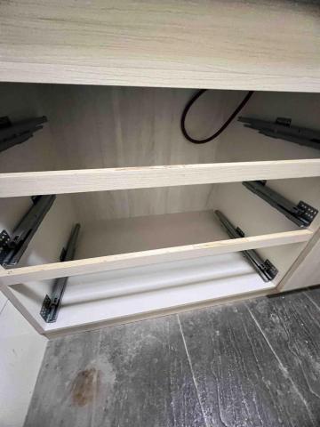 方汴企業行 - 抽屜拆卸，內外吸塵擦拭