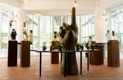 緒靄設計 - 《展場設計》
雕塑藝術家 黃鼎億 Ting Yi, Huang
黃鼎億雕塑個展『與...之間的距離』
