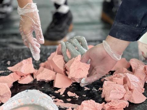 緒靄設計 - 《創作工作坊》
雕塑藝術家 黃鼎億 Ting Yi, Huang
黃鼎億雕塑個展『與...之間的距離』
