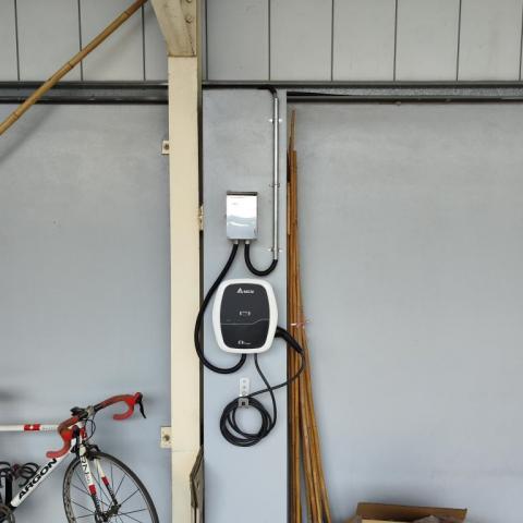 蕭明政 - 台達電充電樁安裝