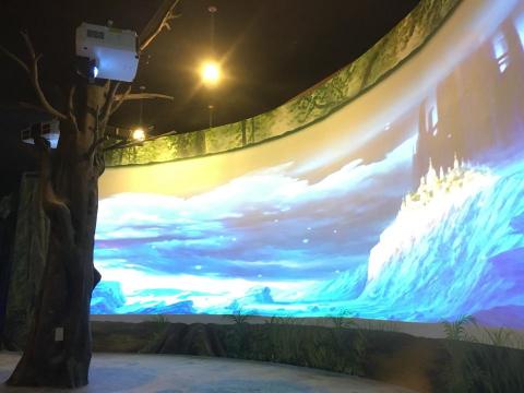 奧斯頓視聽系統設計師 - 弧形牆面的投影拼接 奧斯頓視聽系統設計師 - 弧形牆面的投影拼接