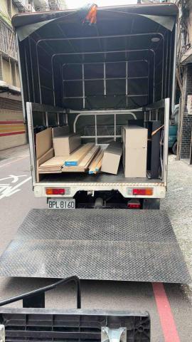 大叔阿漢貨運行 - 木工撤場