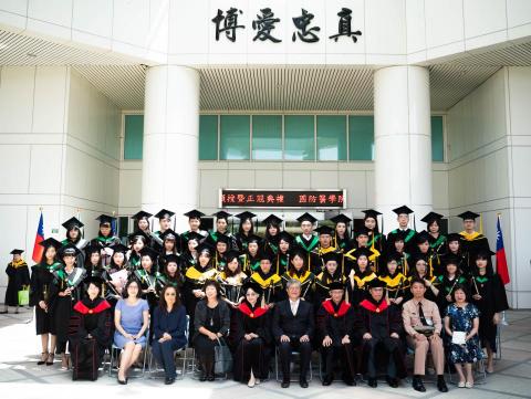 Tsai Chen Hsien - 研究所畢業典禮