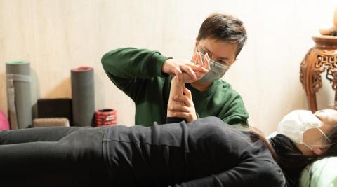 東昇能量運動｜筋膜放鬆伸展｜瑜珈｜皮拉提斯｜功能性健身｜ - 這是一項無痛柔和的肌筋膜調理技術。
適合所有人～
只要肌肉緊繃痠痛，或想改善身體活動度。
＃scs筋膜拮抗鬆弛術 ＃東昇能量運動 ＃台中筋膜放鬆