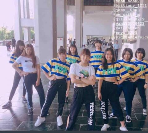 施宜彤 - 高中教全班跳舞男舞加女舞都有