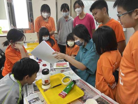 晶晶美術老師 - 週六基金會社團上課過程