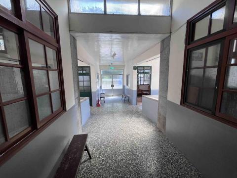 油漆工程 - 教堂補土刷新