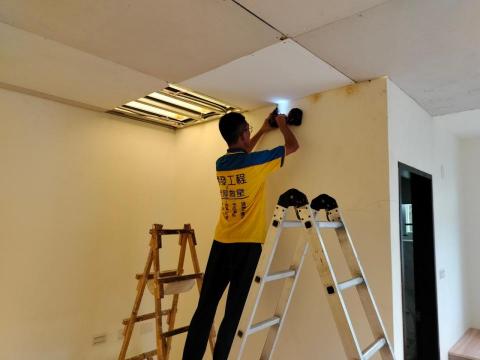德發國際工程有限公司 - 新增夾層天花板矽酸鈣板平釘 德發國際工程有限公司 - 新增夾層天花板矽酸鈣板平釘