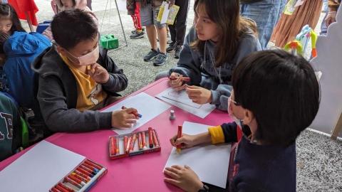 施宜彤 - 帶小朋友遊玩志工