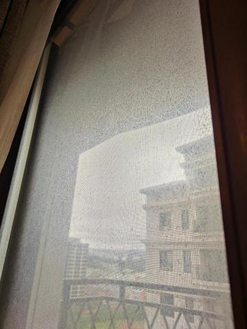 宣佑 - 布滿泥沙的落地窗