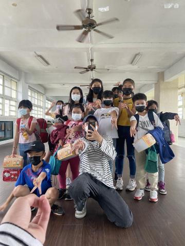 黃偉嘉 - 新北市石門國小舞蹈教學