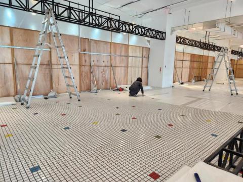 照芳工程行 - 施工圍籬，地板保護作業