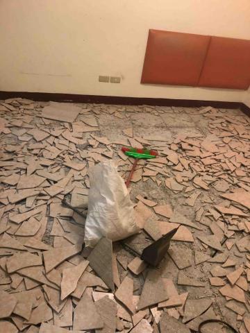 小郭 - 室內磁磚打除