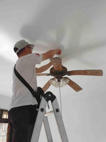 提供插座移位服務的專家李通立