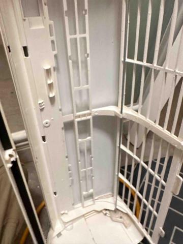 星丞空調工程行 - 背面擦拭