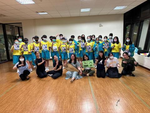 林家卉 - 薇閣中學教學大合照