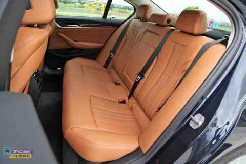 奇林國際租賃｜專業機場接送 - 尊榮車型內裝