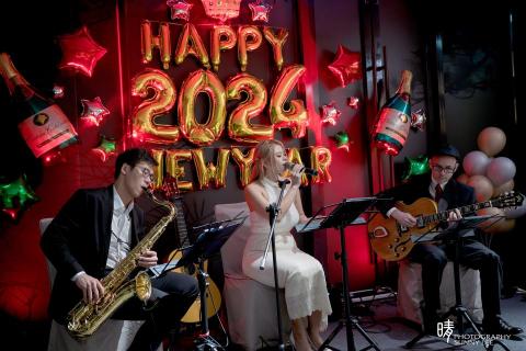 Sunny Lee(曉風中的晴天日記) - 爵士樂團跨年活動
樂團 Aivee 
IG https://www.instagram.com/aiveehsu?igsh=Y3hpajhnOHJ4c3Nl&utm_source=qr Sunny Lee(曉風中的晴天日記) - 爵士樂團跨年活動
樂團 Aivee 
IG https://www.instagram.com/aiveehsu?igsh=Y3hpajhnOHJ4c3Nl&utm_source=qr