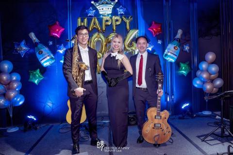 Sunny Lee(曉風中的晴天日記) - 爵士樂團跨年活動
樂團 Aivee 
IG https://www.instagram.com/aiveehsu?igsh=Y3hpajhnOHJ4c3Nl&utm_source=qr Sunny Lee(曉風中的晴天日記) - 爵士樂團跨年活動
樂團 Aivee 
IG https://www.instagram.com/aiveehsu?igsh=Y3hpajhnOHJ4c3Nl&utm_source=qr