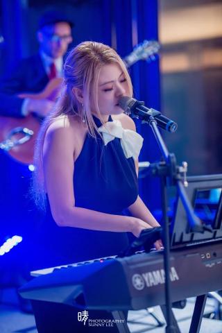 Sunny Lee(曉風中的晴天日記) - 爵士樂團跨年活動
樂團 Aivee 
IG https://www.instagram.com/aiveehsu?igsh=Y3hpajhnOHJ4c3Nl&utm_source=qr Sunny Lee(曉風中的晴天日記) - 爵士樂團跨年活動
樂團 Aivee 
IG https://www.instagram.com/aiveehsu?igsh=Y3hpajhnOHJ4c3Nl&utm_source=qr