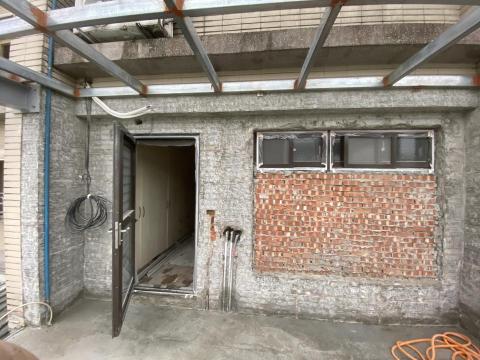 李振泓 - 外牆磁磚見底打除