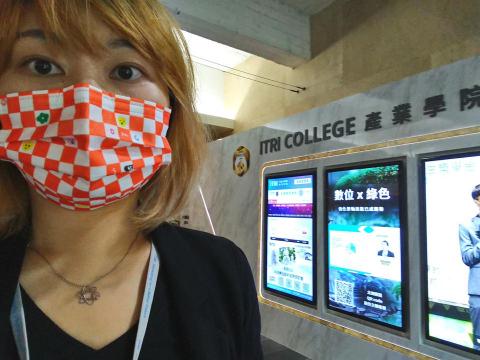 Carol 黎 - -2022年 - 
   ITRI新竹工研院 台灣-歐洲半導體趨勢發展
 全球線上講座 【錄影現場即席翻譯】
 Carol 黎 - -2022年 - 
   ITRI新竹工研院 台灣-歐洲半導體趨勢發展
 全球線上講座 【錄影現場即席翻譯】