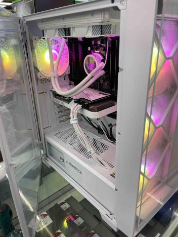 木易電腦維修資訊社 - 純白主機