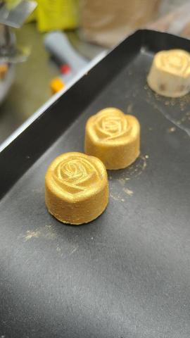 何承洧Tom - 金色玫瑰榛果巧克力