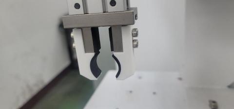 井藤科技 - 氣壓機械夾爪安裝