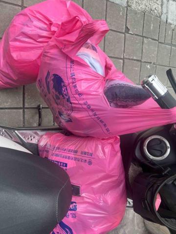 藍鈺期 - 1/4，倒垃圾服務