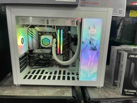 木易電腦維修資訊社 - 二次元燈板 小主機 展示