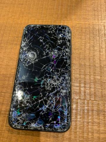 職業蘋果專家 - iPhone螢幕損壞維修