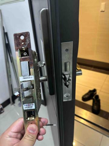 萬銓鎖店 汐止南港內湖24小時開鎖/電子鎖安裝代工 - 汐止蘭亭序社區電子鎖維修