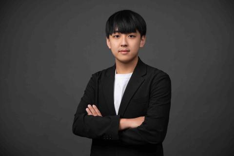 提供中心碑服務的專家葉宗翰