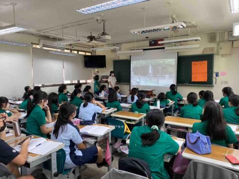 Wan Hsin Cheng - 高中有講課經驗（醫學研究社）