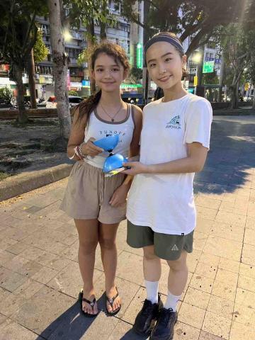 鍾雨緹 - 與美國學生雙語上課 鍾雨緹 - 與美國學生雙語上課