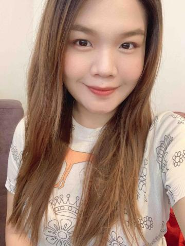 提供清粉刺服務的專家伊洛美