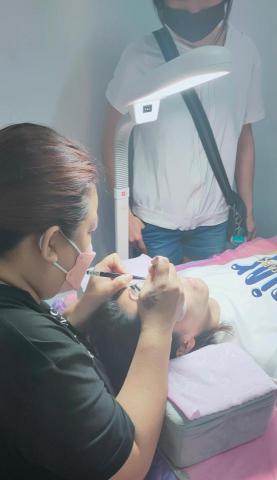 琳閣美學 - 教導學生基本手操