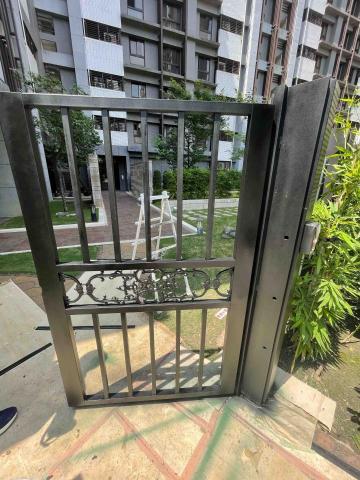 泰豐油漆 - 社區小門噴漆中