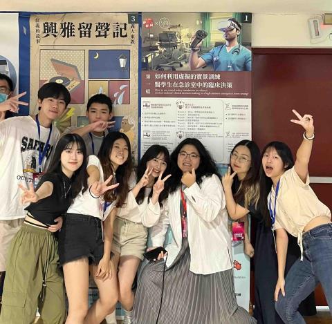 王莉婷 - PSBH國際問題解決松（為中間白色衣服）