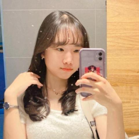 提供睫毛夾用法服務的專家王淳璟