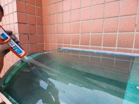 江燦輝 - 吊籠作業採光罩更新 矽利康更新