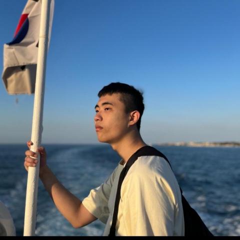 提供大學生包包服務的專家陳昶育