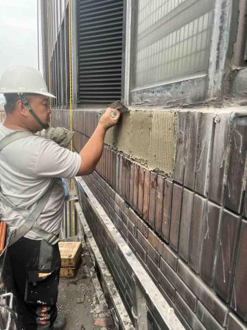 海洛斯企業 - 外牆磁磚檢修及修補作業3（依序補上水泥沙及益膠泥等…）